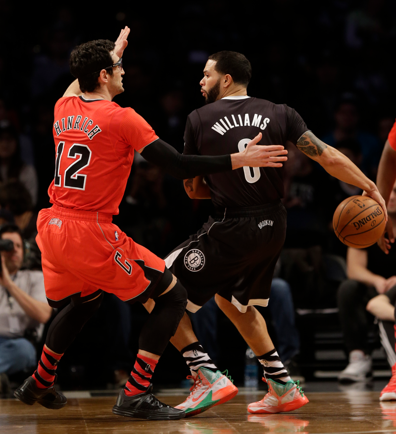 Illustration for article titled NBA's Christmas Uniforms Are Ugly As Sin